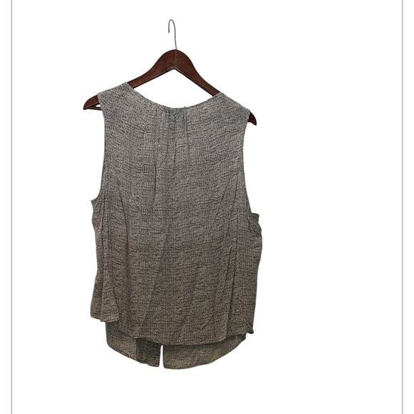 Cynthia Rowley Woman Light Gray/Black Sleeveless button down blouse, 2X - Picture 4 of 6